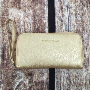 ADRIENNE‎ VITTADINI WALLET WITH CABLE
